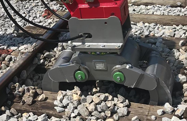 digging-step-2 Digging grapple attachment for excavators, designed for efficient canal digging and excavation.