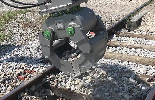 digging-step-3 Digging grapple attachment for excavators, designed for efficient canal digging and excavation.