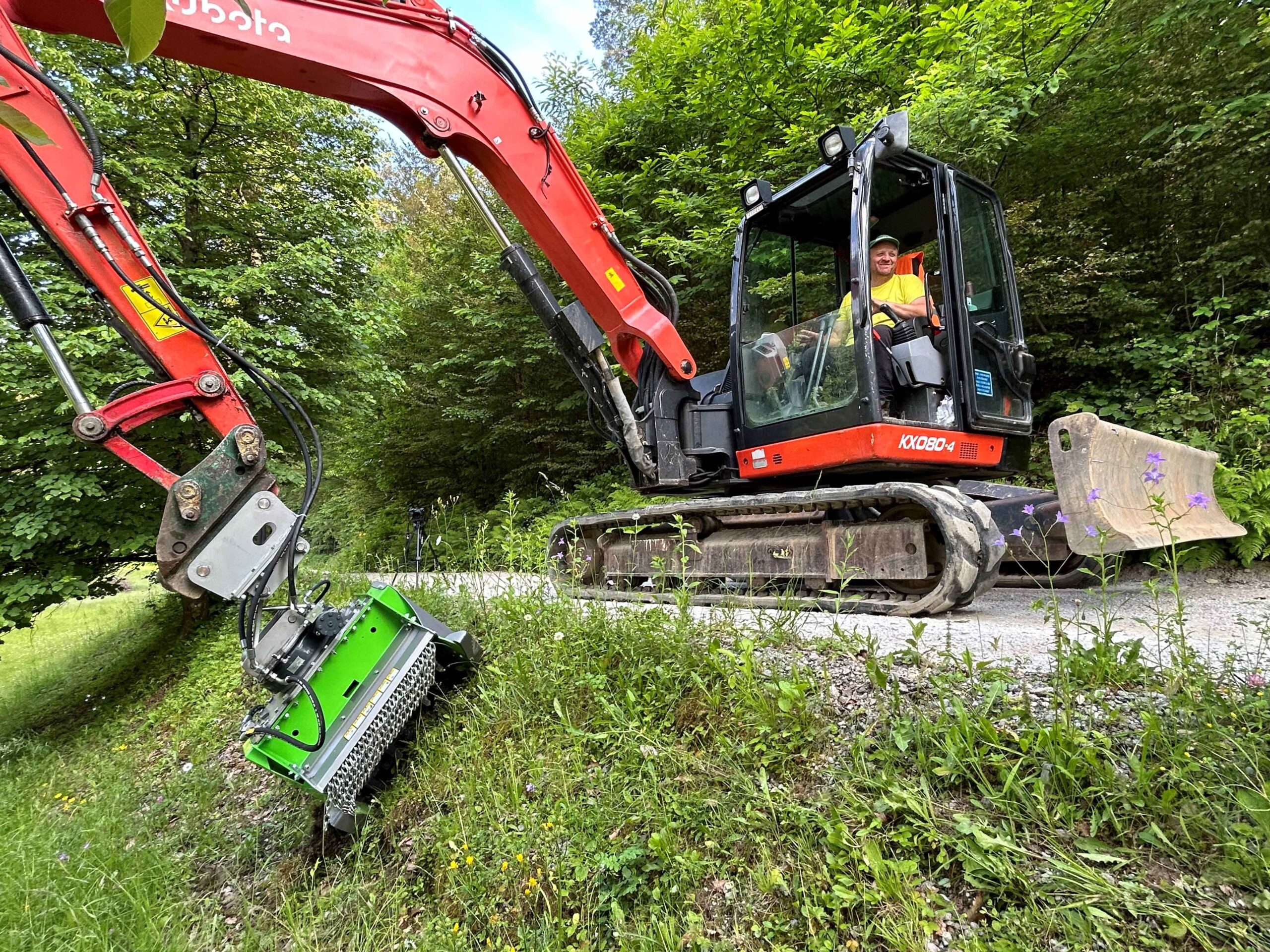 professional-forestry-mulcher-excavator-6_11zon Professional mulcher for excavator working on the difficult terrain cleanin bushes with excavator