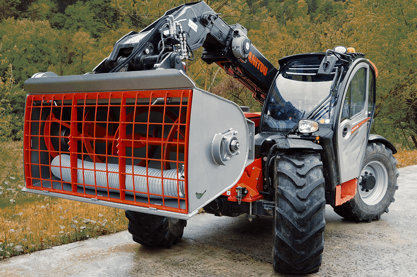 MMB600L Manitou Modularis Drive 600 liter loader version concrete mixing bucket attached to Manitou telescopic handler parked on driveway.